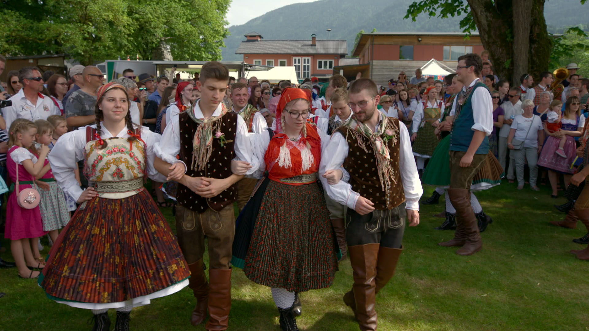 16 Tanz in Tracht