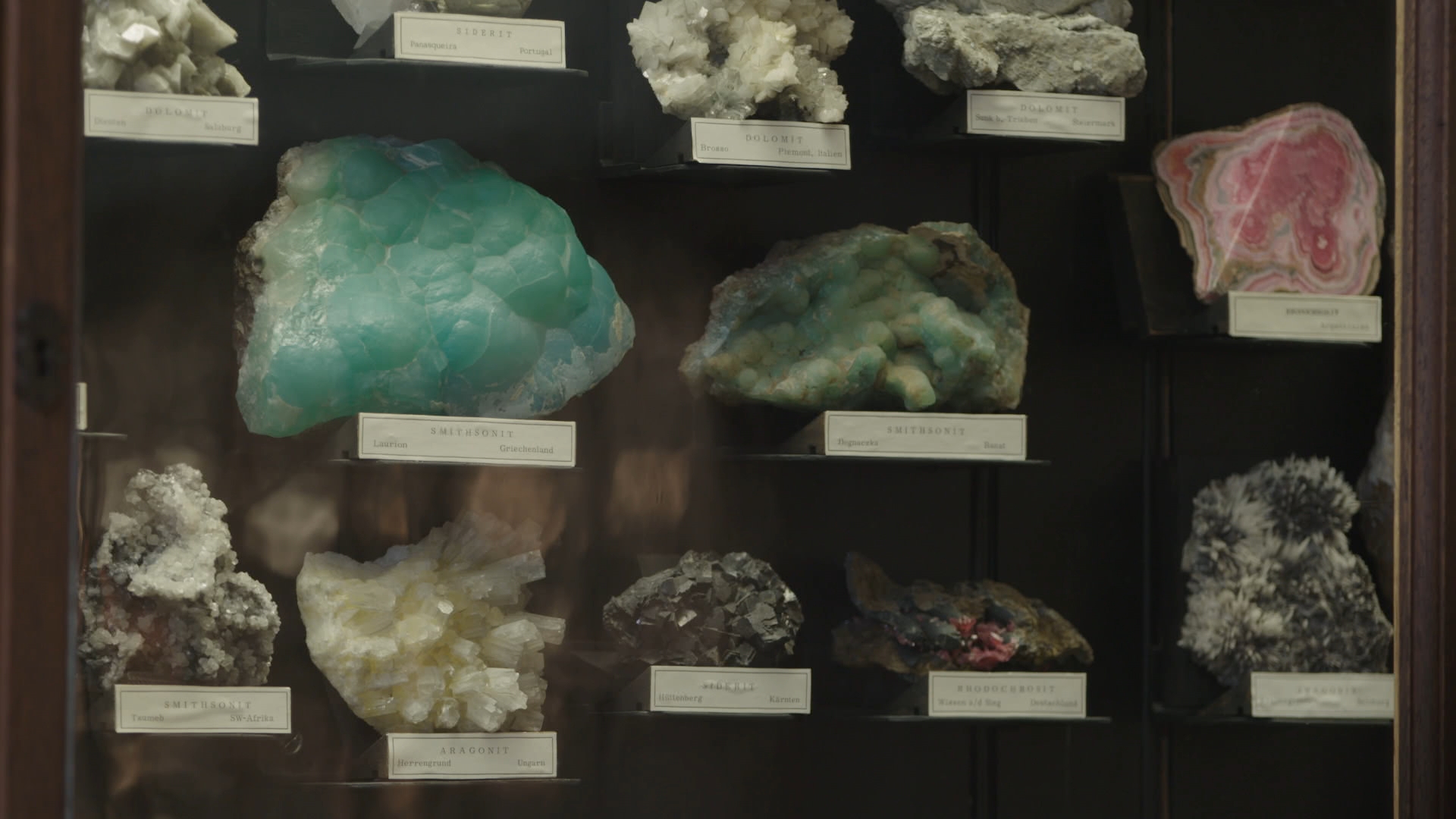 4 Franz Stephan Gestein Vitrine