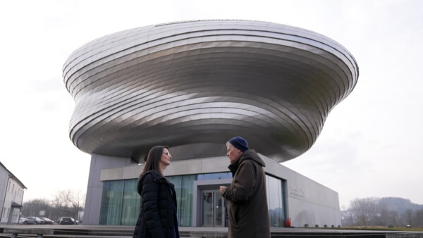 01 Adisa Drinic und Karl Hohenlohe vor dem PANEUM