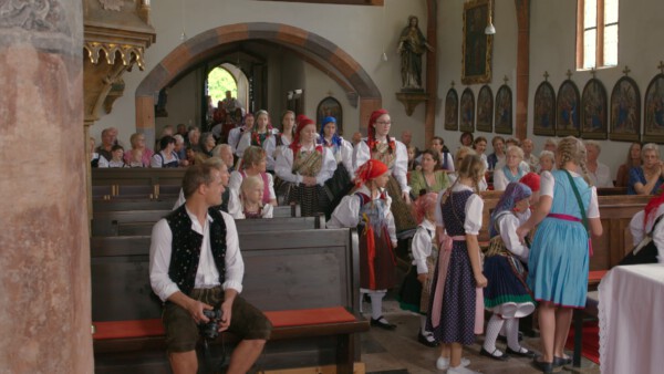 05 Kirchtagsbrauch Einzug in Kirche