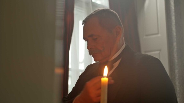 1 Das Ende der Dynastien Fuerst Lobanov betet