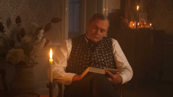 12 Das Ende der Dynastien russischer Botschafter beim Lesen