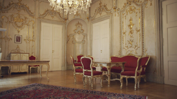 13 Das Palais Rottal verfügt über ein Oval Office in dem heute der Präsident der Österreichischen Finanzprokuratur sitzt