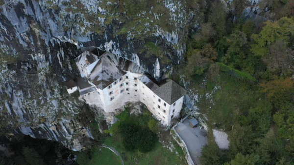 15 Doe Höhlenburg von Pretjama