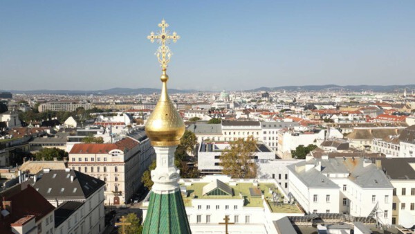 18 Das Ende der Dynastien Kirche Drohne
