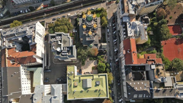 19 Das Ende der Dynastien Kirche Botschaft Drohne