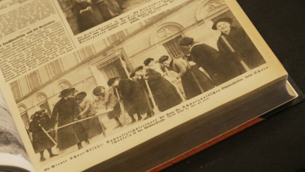 4 altes Bild Schneeschaufeln