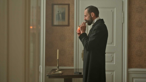 6 Das Ende der Dynastien Prinz Franz I beim Rauchen