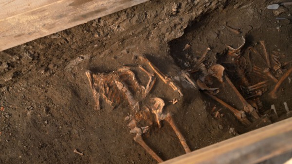 Ad R137 07 Historische Funde in einer Baugrube