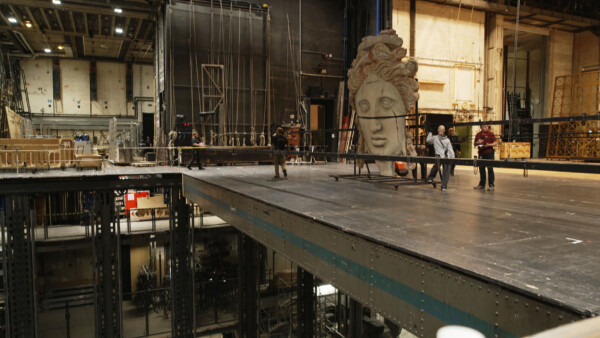 Bild1 Arbeiten hinter der Buehne Copyright Clever Contents