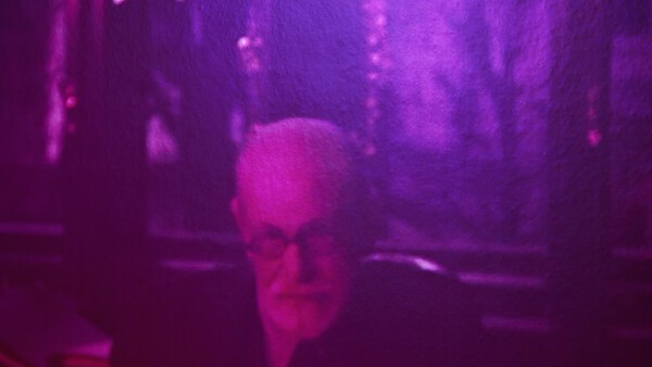 KQ Träume Pressefoto 22 Siegmund Freud 01