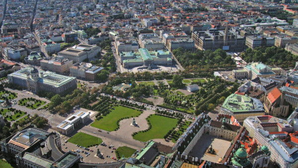 Ringstrasse_05_Flugaufnahme_Hofburg_Klaus_Achter