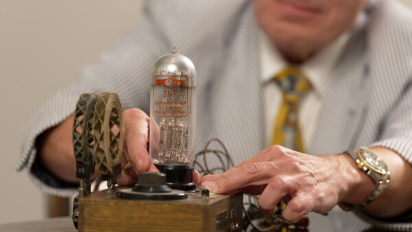 WSS115 01 Rundfunkempfaenger LOEWE OE333