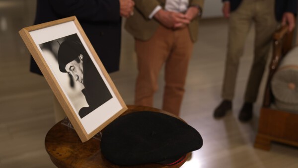 WSS130 02 Portrait und Baskenmuetze von Otto Schenk