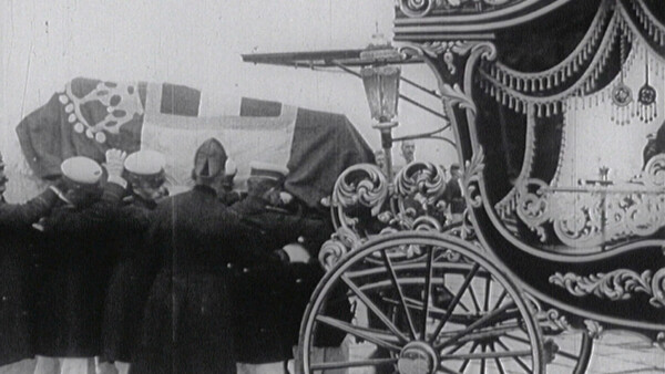 Found footage Sarg Kutsche