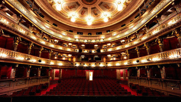 Theater_L1007581_s