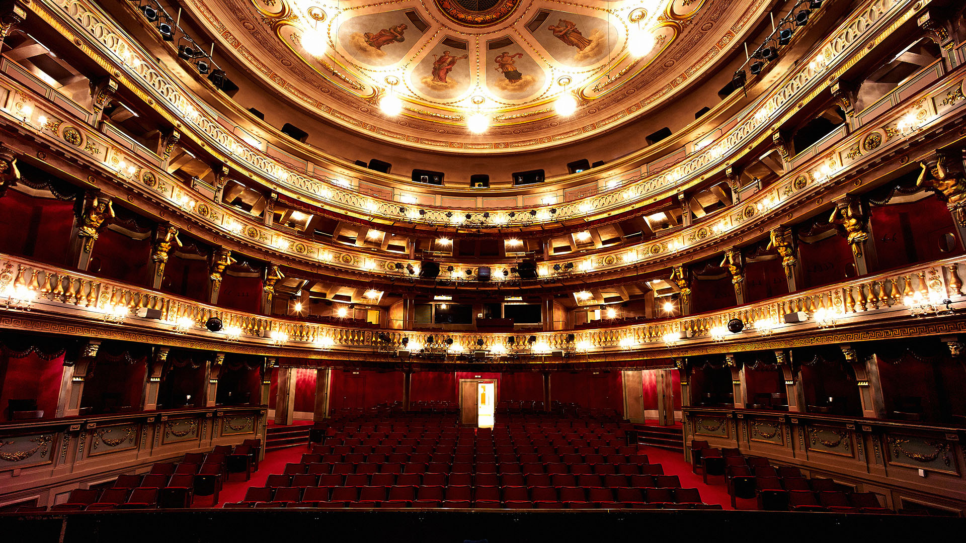Theater_L1007581_s